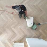 Parketta csiszolás után mennyi ideig nem lehet használni a szobát?