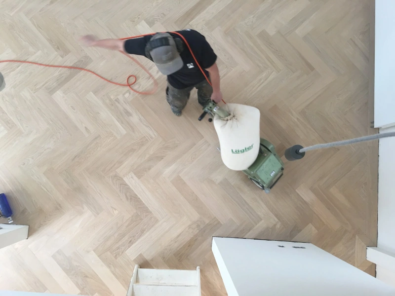 Parketta csiszolás után mennyi ideig nem lehet használni a szobát?