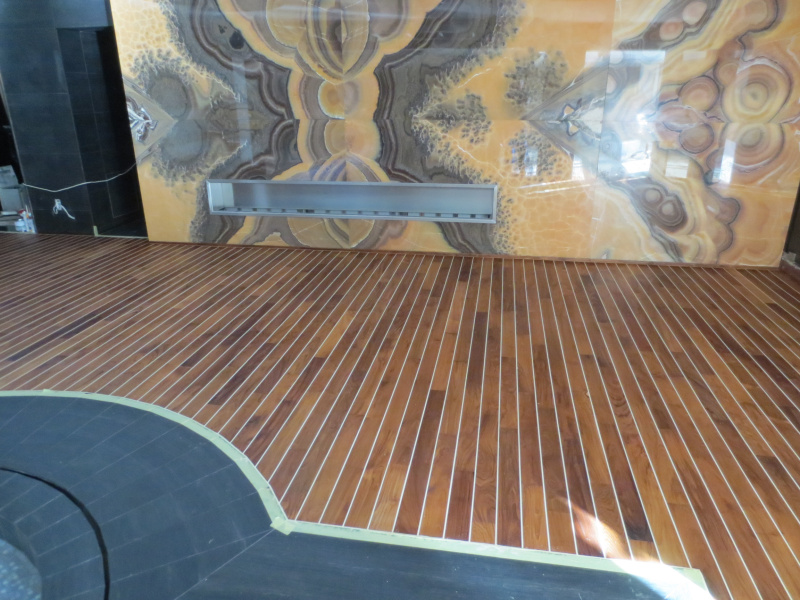 Teak svédpadló medence köré olajozva és viaszozva